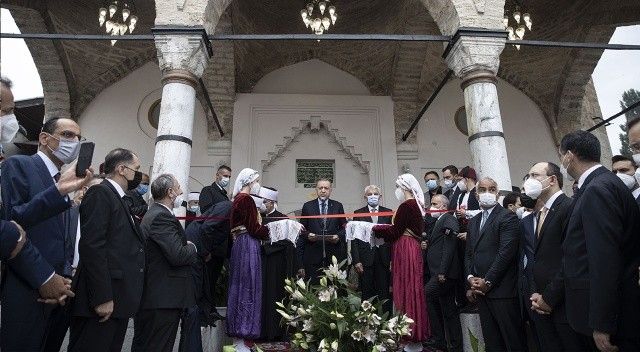 Cumhurbaşkanı Erdoğan Saraybosna&#039;da 500 yıllık camiyi yeniden ibadete açtı