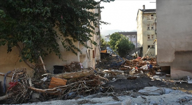 Kastamonu&#039;da yıkılan bir binanın müteahhidine gözaltı