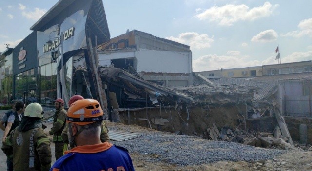 Masko Sanayi Sitesi&#039;nde bir bina çöktü