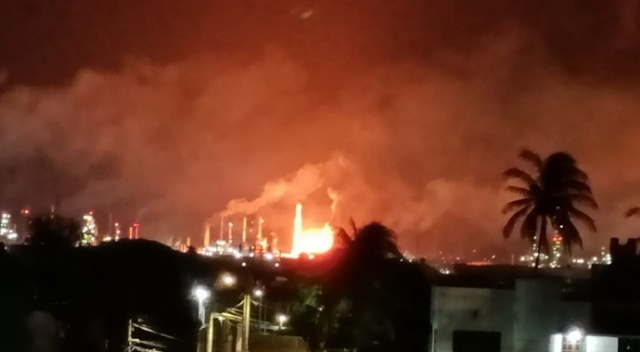 Meksika’da petrol rafinerisinde korkutan yangın