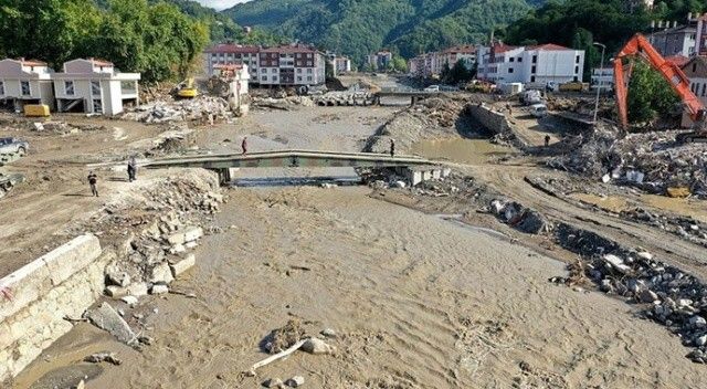 Sel felaketi yaşanan Bozkurt&#039;tan 13 bin kamyon çamur çıkarıldı