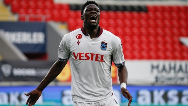Trabzonspor: Genoa, Ekuban&#039;a talip oldu