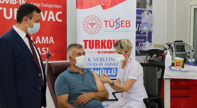 Yerli aşı TURKOVAC&#039;ın uygulandığı 10 gönüllüde yan etki görülmedi
