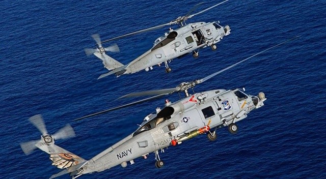 ABD donanmasına ait helikopter okyanusa düştü