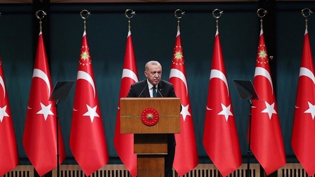 Erdoğan 3 yıllık orta vadeli programı işaret etti: Hedef 1 trilyon dolar