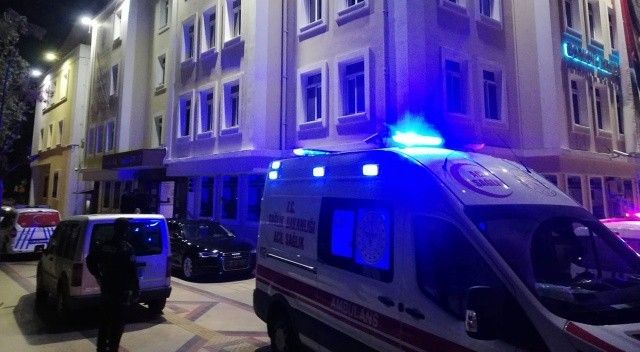 İzmir&#039;de belediye binasında intihar paniği!