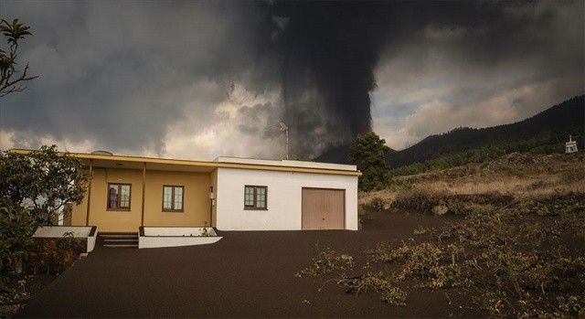 La Palma&#039;da yanardağ paniği sürüyor! Felaket bölgesi ilan edildi
