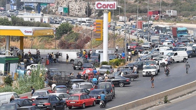 Lübnan&#039;da bir hafta içinde benzine ikinci zam