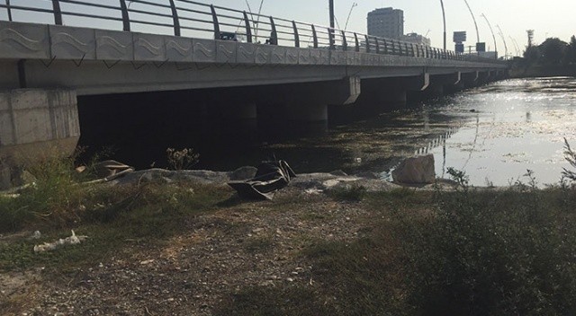 Seyhan Nehri’nde 25 yaşlarında olan erkek cesedi bulundu