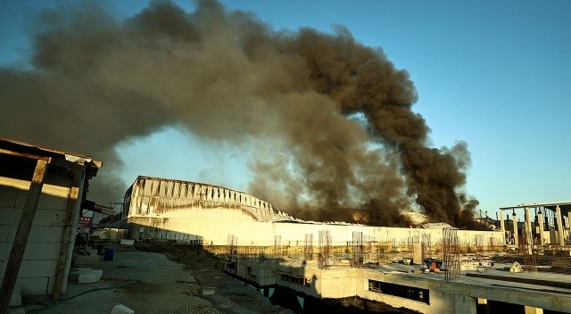 Silivri&#039;de fabrika yangını! Müdahale sürüyor