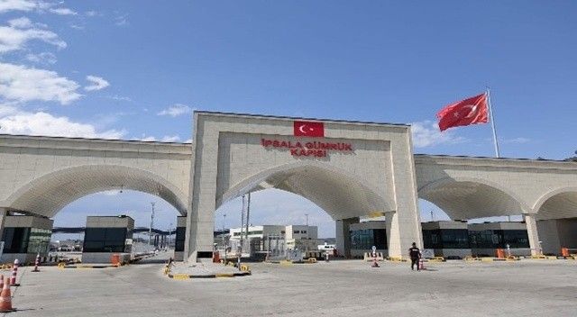 Tır şoförleri İpsala sınır kapısında göçmen nöbeti tutuyor!