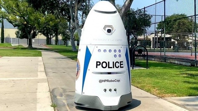 ABD sokaklarında robot polis devriye geziyor!