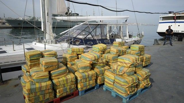 Atlas Okyanusu&#039;nda bir yelkenliden 5 tondan fazla kokain çıktı