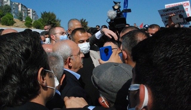 CHP lideri Kılıçdaroğlu&#039;na İzmir&#039;de protesto
