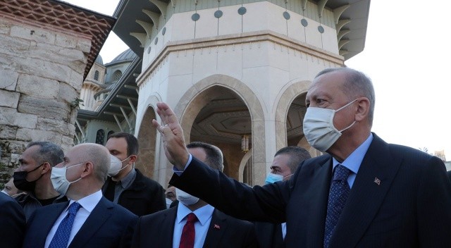 Erdoğan, cuma namazını Taksim Camisi&#039;nde kıldı