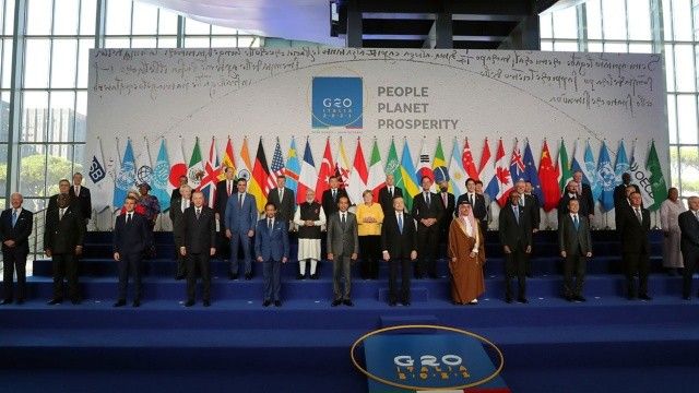 Dünya liderleri Roma&#039;da: G20&#039;de dikkat çeken kareler