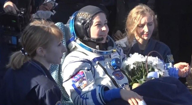 Uzayda ilk uzun metrajlı filmi çekecek olan Rus ekip Dünya&#039;ya döndü