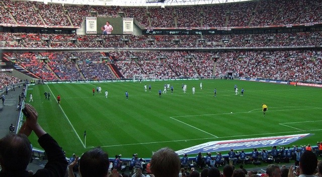 İngiltere&#039;ye bir maç seyircisiz oynama cezası