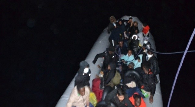 Kuşadası açıklarında 28 düzensiz göçmen kurtarıldı