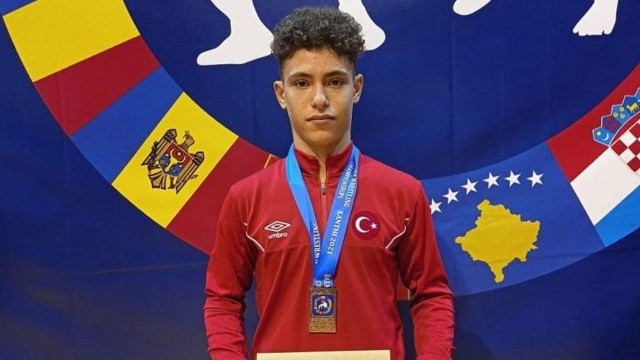 Milli güreşçi Cihat Dur altın madalya kazandı