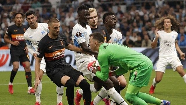 Olaylı maçtan gol çıkmadı: Galatasaray zirveyi bırakmadı