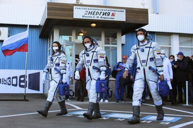 Uzayda çekilecek ilk film için Rus ekip yola çıktı