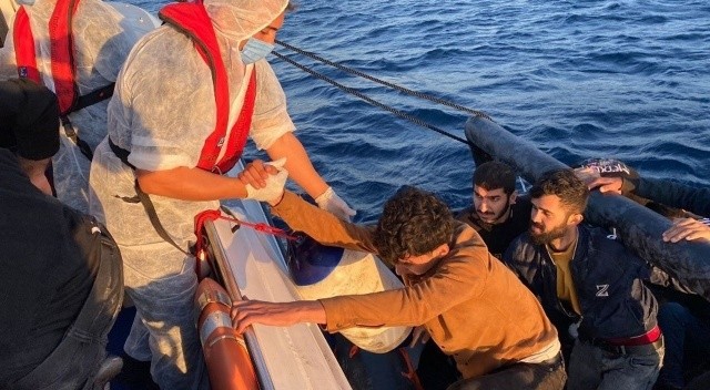 Yunan Sahil Güvenliği 67 göçmeni Türk karasularına itti