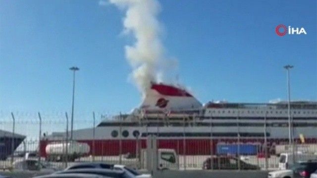 Yunanistan’daki yolcu gemisinde korkutan yangın