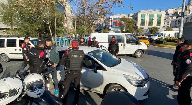 17 ayrı suçtan aranan şahıs korsan takside yakalandı