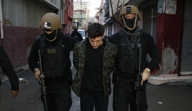 Adana&#039;da PKK&#039;ya şafak operasyonu: 17 gözaltı