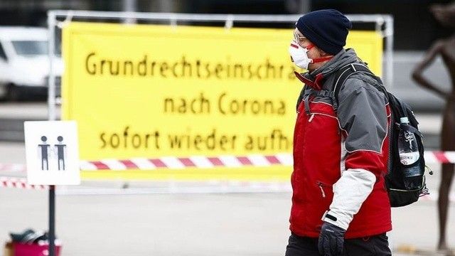 Almanya’da aşısızlara sokağa çıkma kısıtlaması geliyor