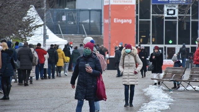 Avrupa yeniden kapanıyor: Avusturya&#039;da sokağa çıkma yasağı başladı