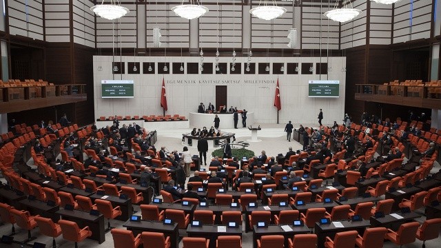 Azerbaycan tezkeresi Meclis&#039;te kabul edildi