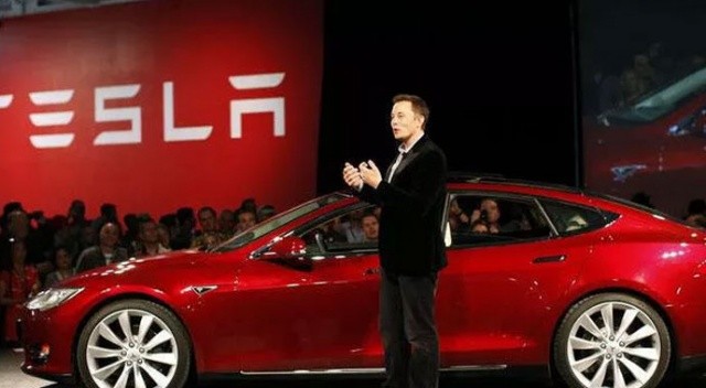 Takipçilerine Tesla sorusu: Elon Musk attığı tweetle yine gündemde