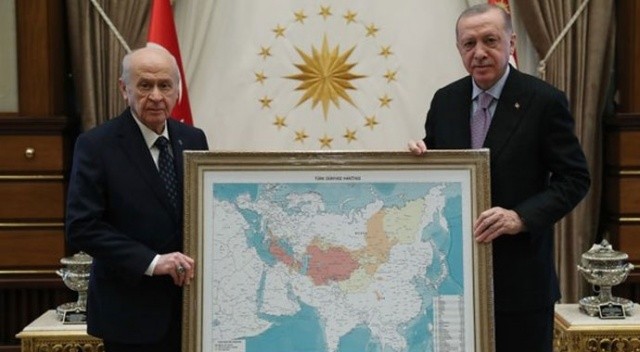 Erdoğan ve Bahçeli&#039;nin &quot;Türk Dünyası&quot; haritasıyla pozu Yunanistan&#039;ı rahatsız etti