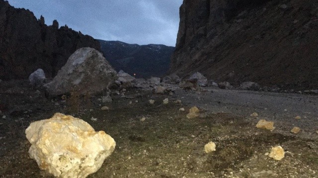 Erzurum Valisi&#039;nden deprem açıklaması: 4 köyde hasar var