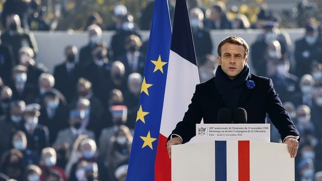 Fransızları karıştıran iddia: Macron, Fransa bayrağını değiştirdi