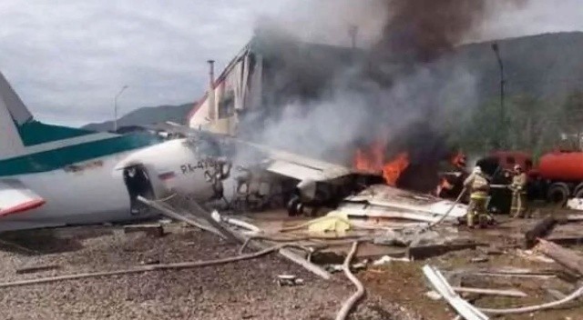 Güney Sudan&#039;da kargo uçağı düştü: Tüm mürettebat hayatını kaybetti