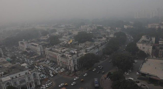 Hindistan’da hava kirliliği alarmı! Eğitime ara verdirdi