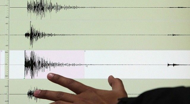 İran&#039;da 6,4 ve 6,3 büyüklüğünde iki deprem