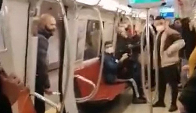 Kadıköy metrosunda yolcuyu bıçakla tehdit eden saldırgan yakalandı