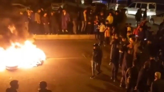 Kaza küçük Muhammed&#039;in ölümüyle sonuçlandı: Vatandaş protesto için lastik yaktı