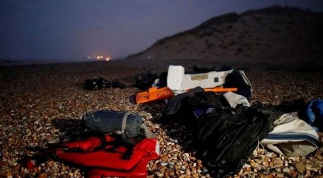 Manş Denizi’nde göçmenleri taşıyan teknenin batması sonucu 32 göçmen hayatını kaybetti