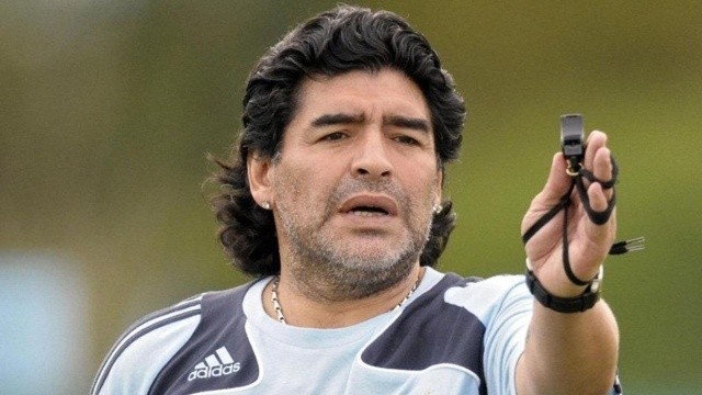 Maradona&#039;yı öldürmekle suçlanan sağlık ekibinin yargılanması başladı