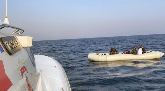 Marmaris’te geri itilen 14 göçmen kurtarıldı