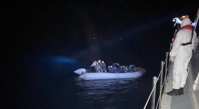 Yunan Sahil Güvenliği 23 göçmeni Türk karasularına itti
