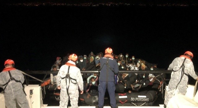 Yunan Sahil Güvenliği 48 göçmeni Türk karasularına itti
