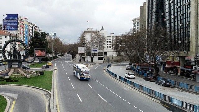 Ankara&#039;da maganda kabusu: Eczane çalışanlarına yumruk ve tekmeyle saldırdı