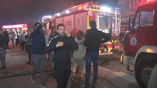 Antalya&#039;da korkutan yangın, itfaiye ekipleri 6 çocuğu kurtardı