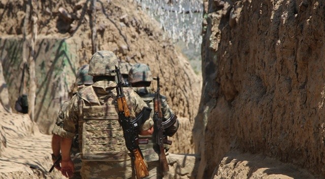 Azerbaycan 10 Ermeni askerini iade etti